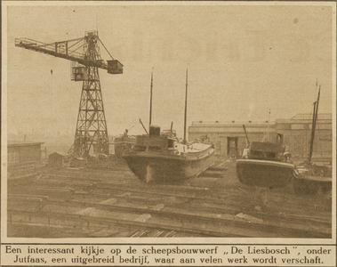 870558 Afbeelding van enkele schepen op de helling bij Scheepswerf en Machinefabriek De Liesbosch aan het Merwedekanaal ...